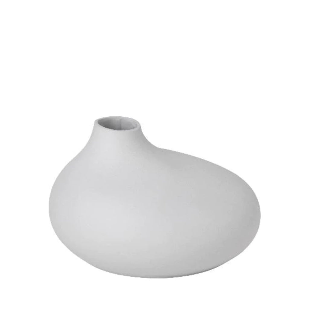 Nona Vase, Microchip