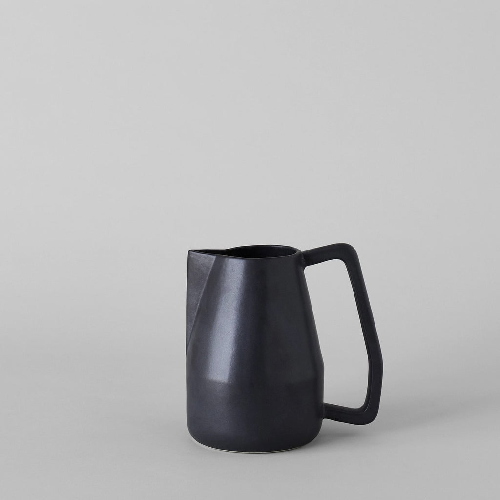 Black Novah Pitcher